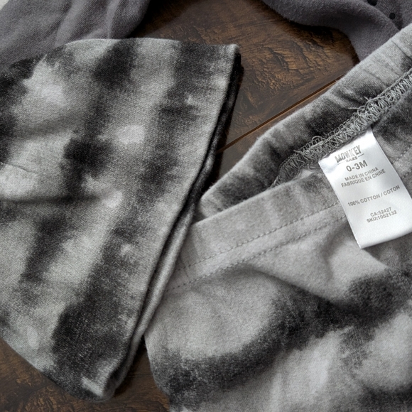 3/$30 Tie dye outfit - Picture 3 of 3